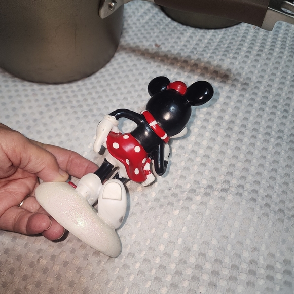 DISNEY EUC MINNIE 7" CHRISTMAS GIFT DECOR STATUETTE - Picture 3 of 4